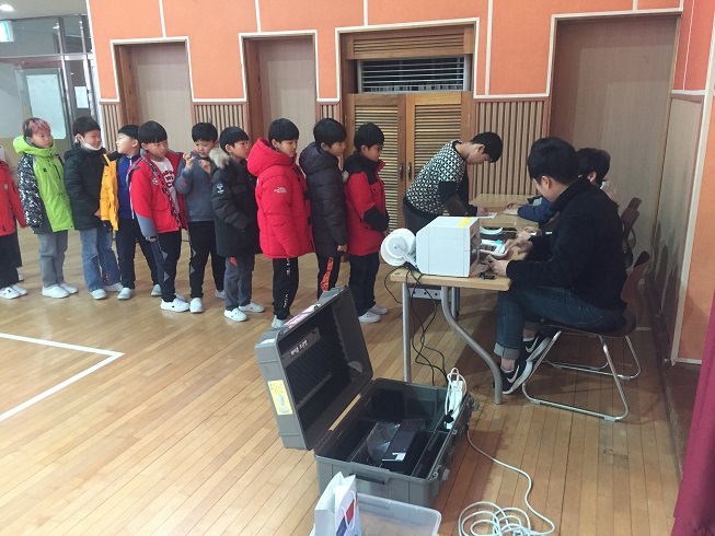 안남초등학교 대상 투표지 발급기 체험 및 2017년도 학생회장 선거 계기 투개표 지원