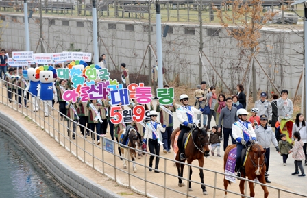 인천시선관위와 기마경찰대가 함께하는 아름다운 선거 퍼레이드 현장